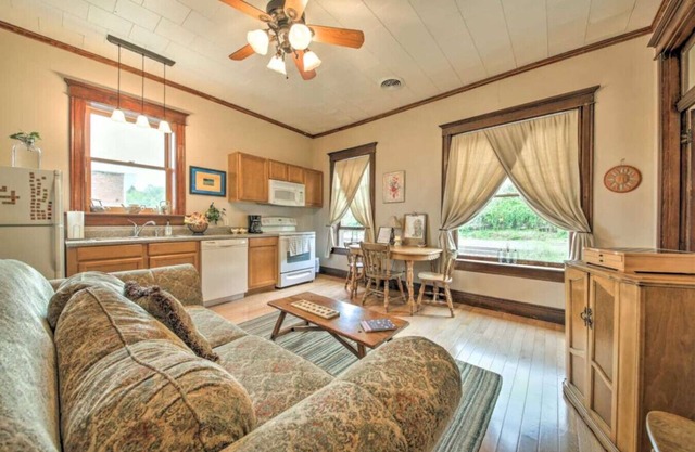 Zia, New Haven! 1905 Doc's Office Transformed into a Quaint Vacation Apartment!