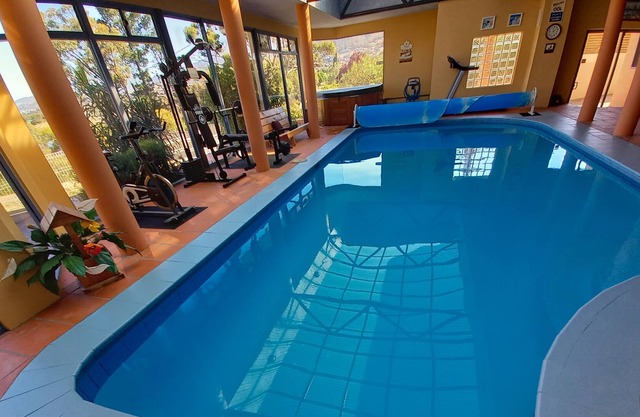 Health Spa resort, Waterfront, Walk to Mona - FREE Netflix
