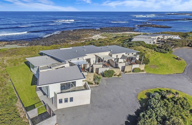 Hearns Beachside Villa 2