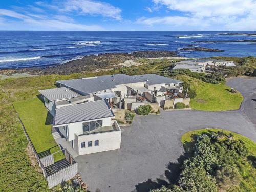 Hearns Beachside Villa 3