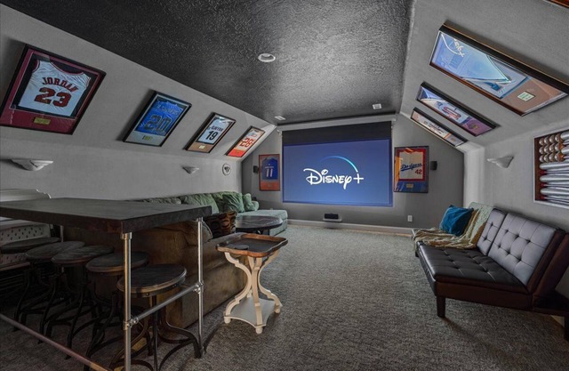 *Heart of Bear Creek*3000SqFt*Hot Tub*Projector room*BBQ