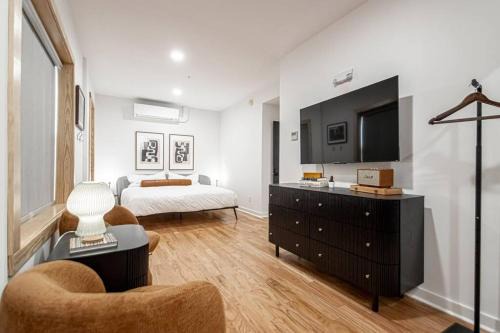 Heart of Downtown, Steps to Bathhouses & Restaurants, Room # 102