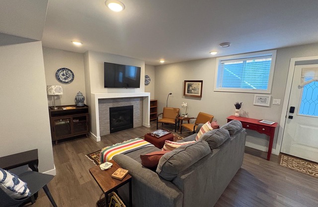Heart of downtown Summerland 1-Bdrm basement suite. Walking distances to town.