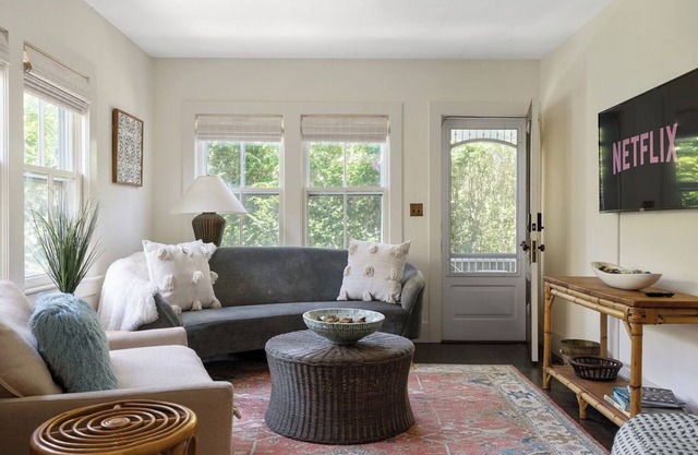 Heart of East Hampton village 1920s cottage, walk to all