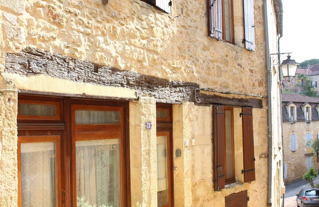Corazón del pueblo beau medieval Belves- casa adosada con terraza y jardín.