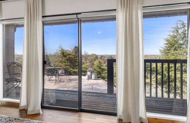 *Heart of North end*Balcony*King*Parking*100Mbps