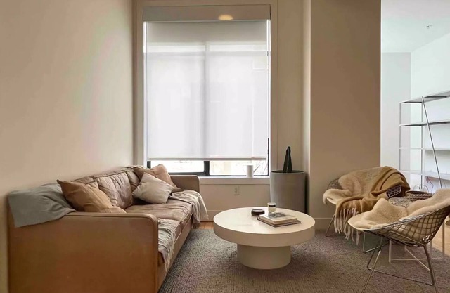 Heart Of Oakland Broadway Condo Retreat