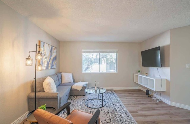 Sleek Stay | Pool, Gym, Parking Available