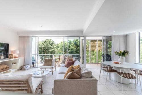 Heart of Sunshine, Spacious Apt with Pool & Garden