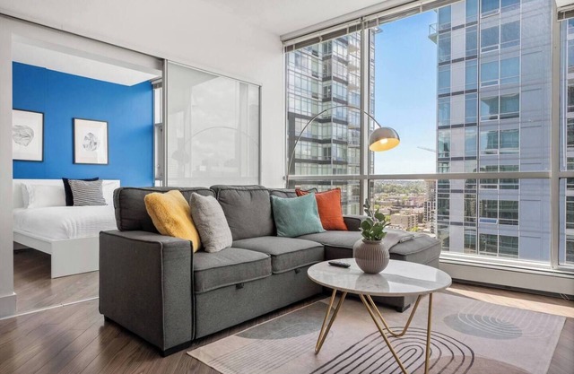 Heart of the City - 2BR, Prk, AC, Mountain Views