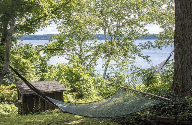 Hearts Home - Traditional Waterfront Cottage with Great Views, Hot Tub, AC