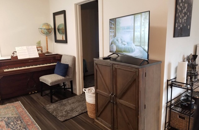 Heat sauna in house with AC, WiFi, overlooking the Willamette River