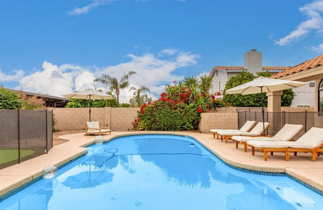 Heated+Fenced Pool|Updated Kitchen|Outdoor Dining