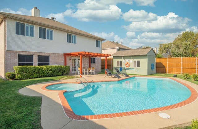 Heated Pool and Hot tub in Rowlett/Game Room/Near Lakes