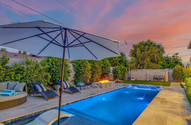 Heated Pool Chic Furniture Modern 4BD Hot Tub