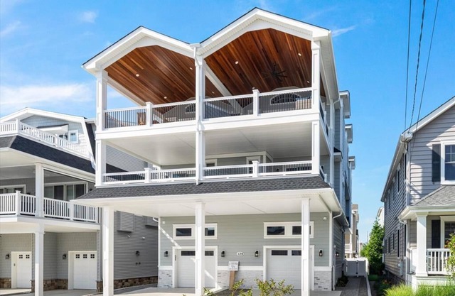 Heated Pool, Elevator, Laricks Exclusive!!!