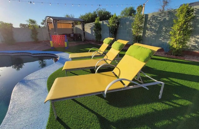 Heated Pool, Hot Tub, Golf - Glendale Glam House
