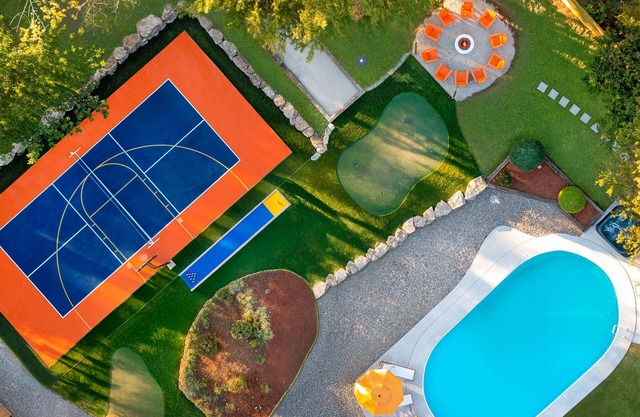Heated Pool ~ Hot tub ~ Pickleball ~ Putt Putt ~ Game Room ~ Fire Pit ~ Bowling