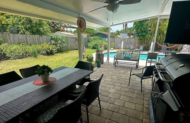Heated Pool House with Wi-Fi parking available BBQ GRILL