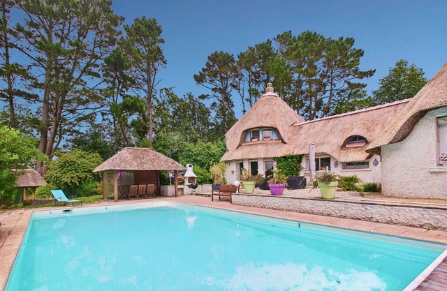 Piscina climatizada, gran jardín, casa para 8