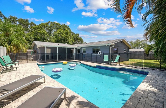Coco Cabana Oasis Heated Pool Near Beach