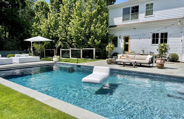 Heated Pool on Quiet Lane in Charming Westport 3 miles To Beach