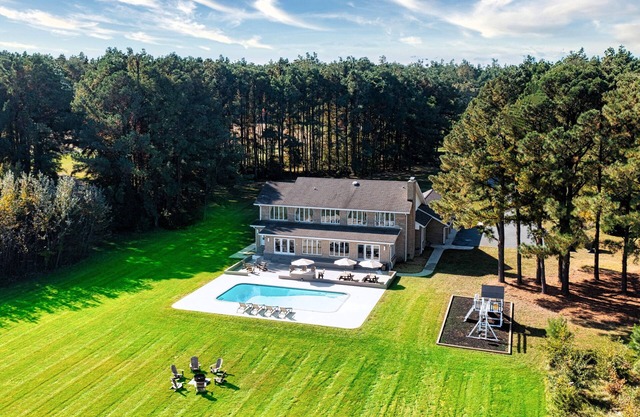 Heated pool, sandy beach, pier, and playground set punch point apart!