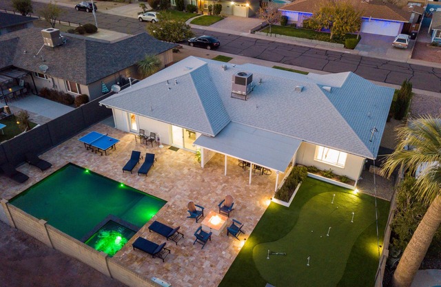 ☆ Heated Pool & Spa! Putting Green! Pool Table! Ping Pong! The Sweet Life ☆