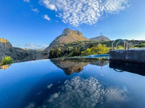 Heated Private Ozone Salt Pool, Jacuzzi, Cinema Inside & Outside, Ping Pong, Billiard, Ps5, Playground, Giant Chess, Giant Monopoly, Table Football, 3x Surround Sound - Villa Rokka Luxe