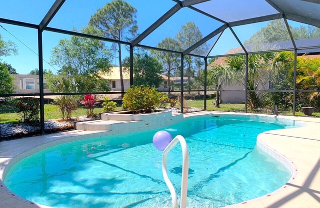 Luxury 3 Bd, 2 Bth Pool Home,Spacious Retreat,Stunning Florida Rental Property!