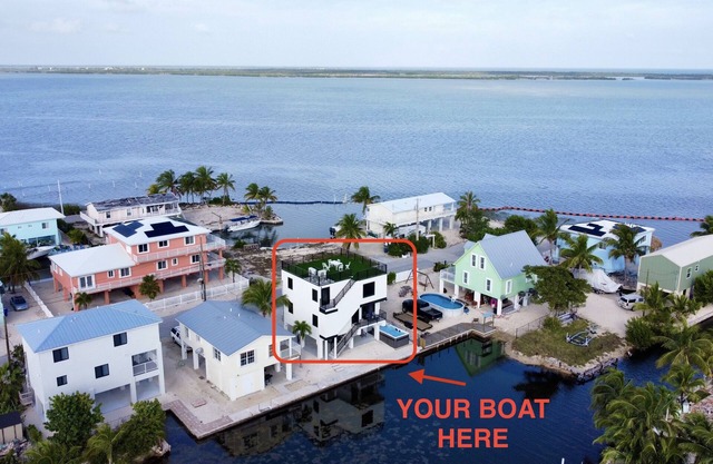 🐠 HEATED SWIM SPA / OPEN WATER VIEWS / BOAT DOCK / LUXURIOUS / BUILT IN 2023🐬