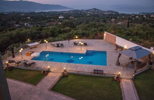 Heaven Hill Villa with balcony