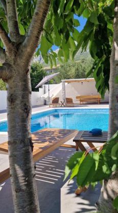 "Heaven on earth" with pool