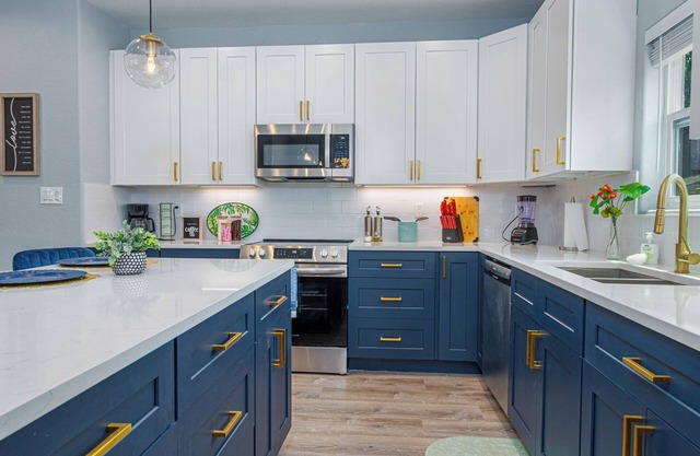 Heaven-sent Convenient 4br/ 3BA Near Downtown