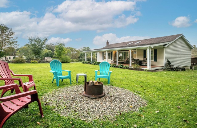 Heavenly Fox Cottage-Minutes from Cowanesque Lake