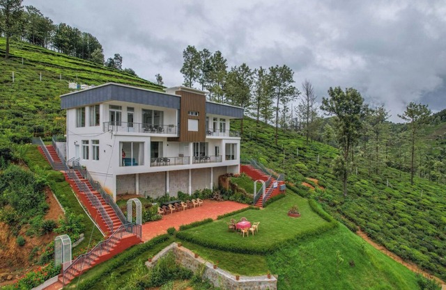 Heavenly Hills | Hill View Resort | 4 Bedroom | Attached Living and Balcony