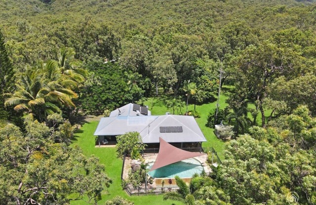 Heavens Gates - Secluded Off-Grid Retreat with Ocean Views & Lagoon Pool