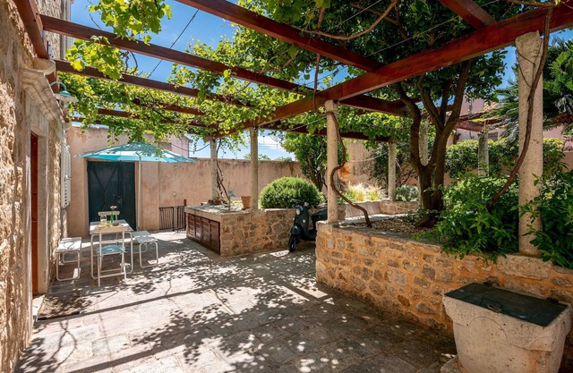 Hedera Estate, House Hedera VI