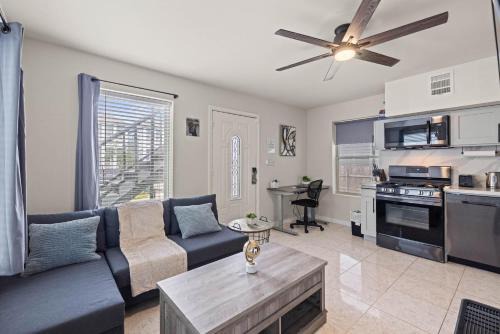 Heights Flat Nr Downtown Yard Pets Desk Wifi
