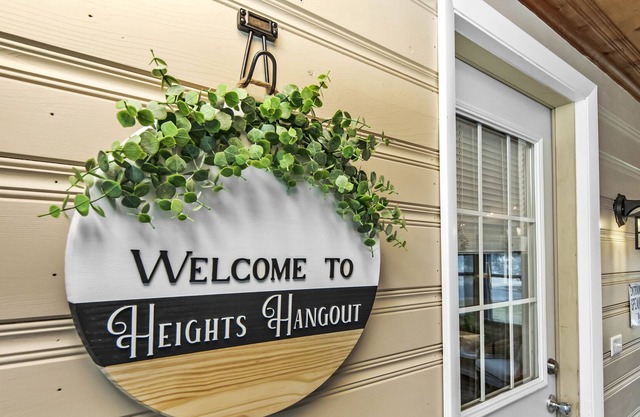 Heights Hangout-stay in the heart of Peoria Heights!