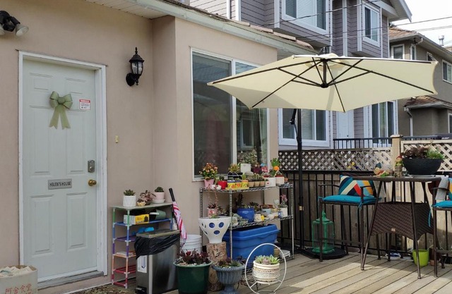 Helen's House/Close to Skytrain and Airport
