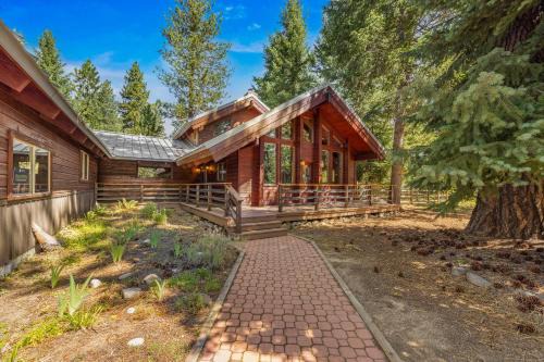 Helen's Place- Near ponderosa state park and golf, pet friendly, covered patio