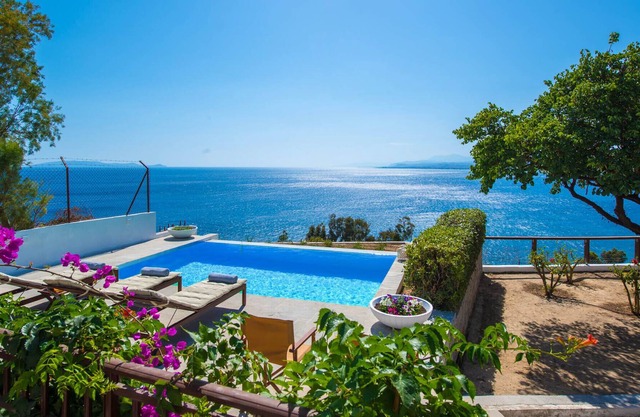 HELIDONI HILL VILLA CON VISTAS AL MAR Y PISCINA