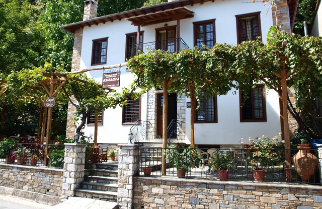 Heliodora Deluxe Triple Room 3