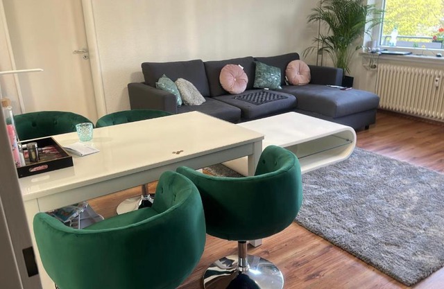 Helle mit Balkon 5 Minuten zum Pool 60q central ,otopark ,Netflix