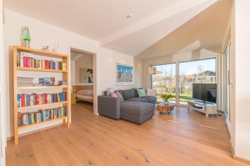 Helle Wohnung mit Bergblick & eigener Terrasse