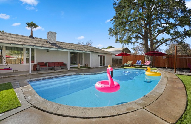 NO Cleaning Fee: Pool - Heated Jacuzzi - Game Room - Fire Pit