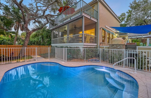 Hemingway House – Serene Siesta Key Getaway with Heated Pool, Pizza Oven & Steps from Shell Beach
