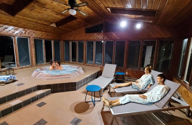 Hemlock Estate: Indoor Hot Tub, Heated Pool, Game Room; Spacious, Ski & More!
