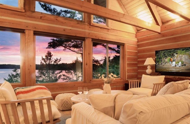 Hemlock Hideaway Waterfront, Games Room, Hot Tub